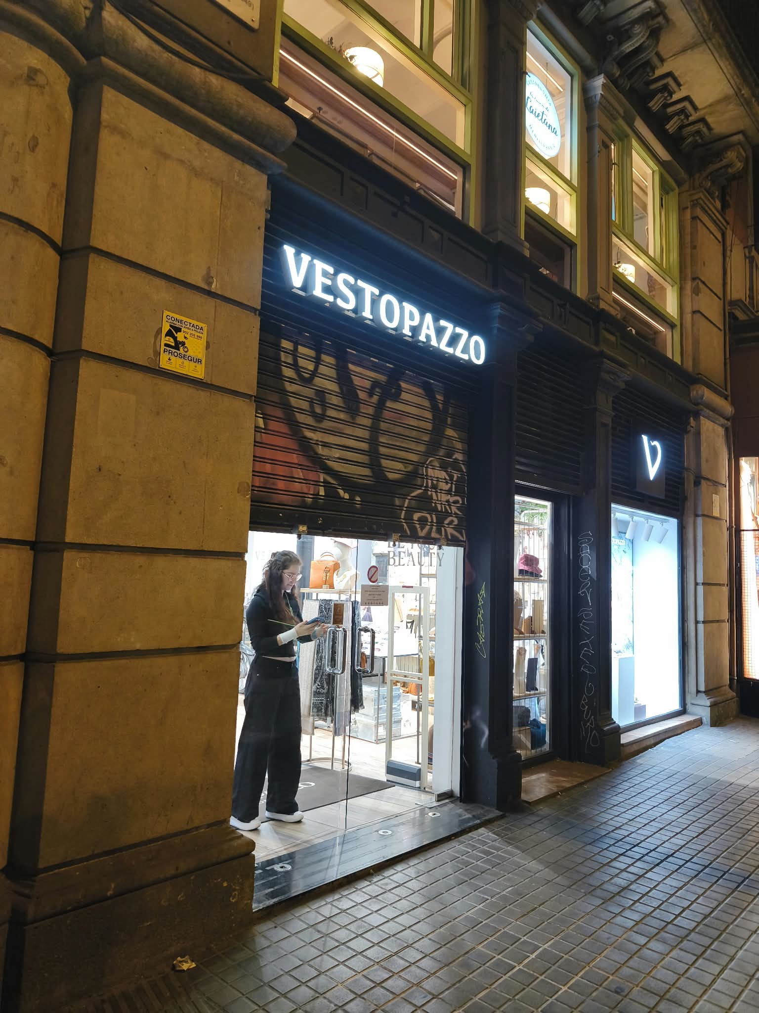 La mayoría de comercios han tenido que cerrar ante las protestas