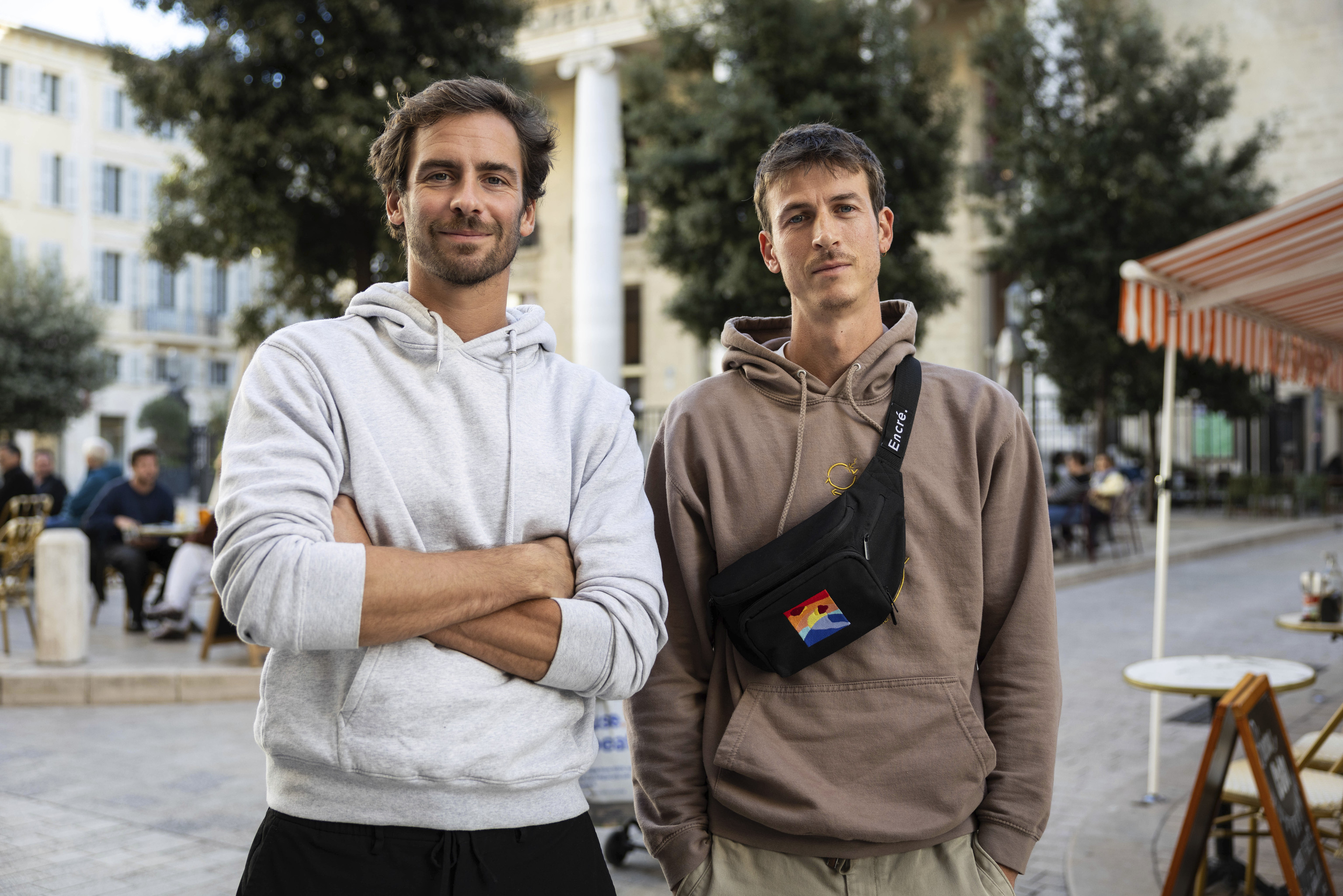 Mathis y Thomas dos jóvenes que participan en las manifestaciones de Marsella