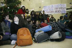 La Universidad madrileña, en pie de guerra por el 'tijeretazo' de ...