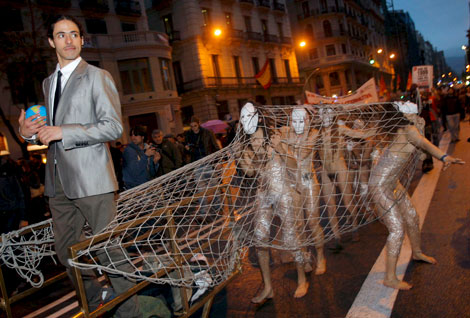 Unas 3.000 personas se manifiestan contra la crisis en el centro de ...