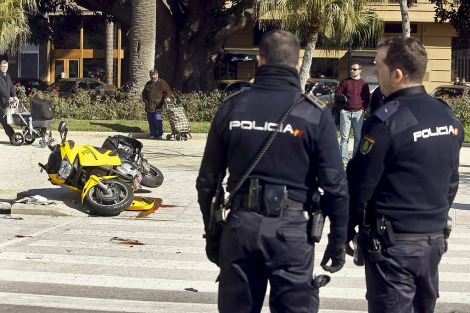 Cinco heridos en Valencia al colisionar un coche y una moto y arrollar ...