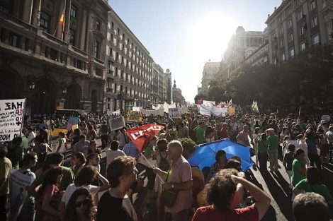 Miles de personas se manifiestan contra los recortes educativos de ...