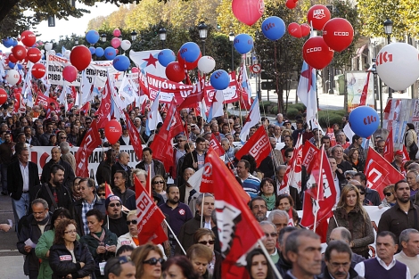 Miles de personas denuncian en Vigo la especulación y piden defender el ...