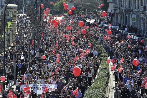 UGT y COOO movilizan a miles de personas en toda Galicia contra la ...