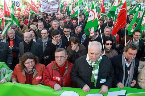 Miles de andaluces se echan a la calle en defensa del Estatuto y contra ...